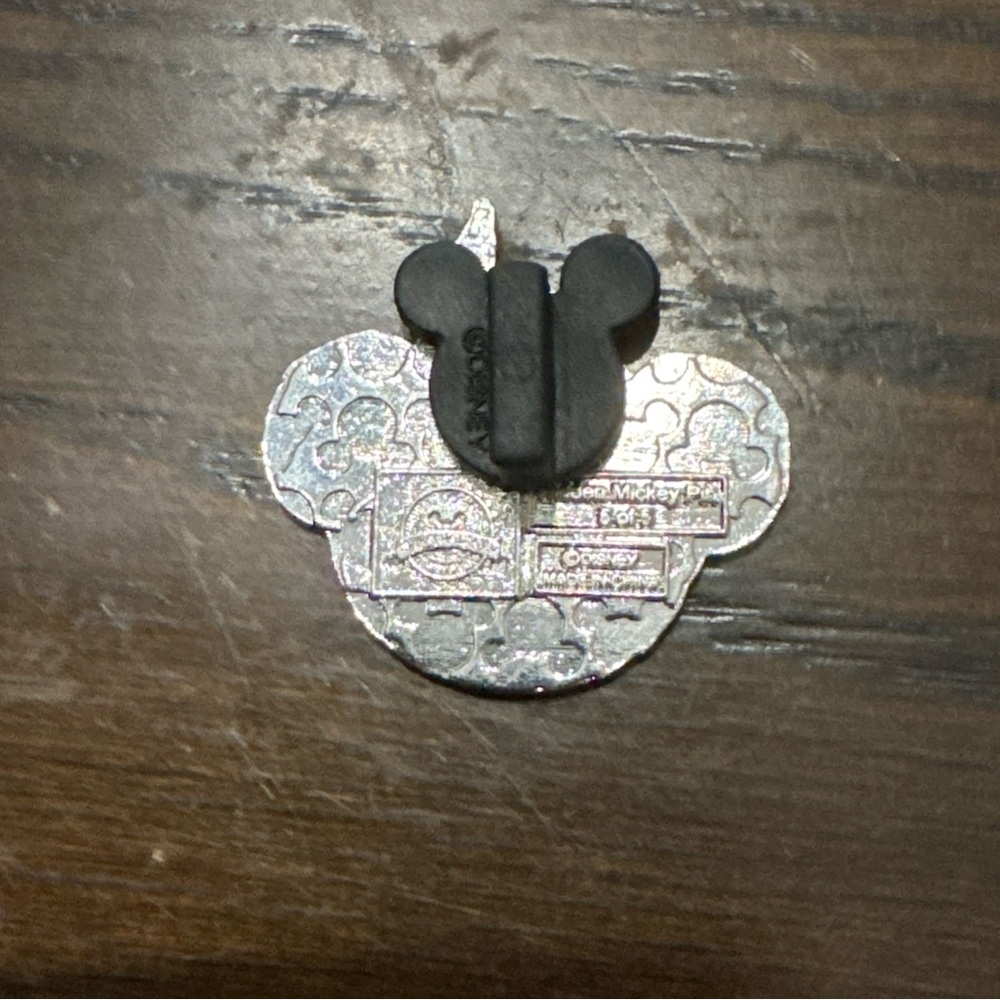 Disney Pin WDW 2013 Hidden Mickey Series - Duffy's Hats - Peter Pan - Picture 2 of 2